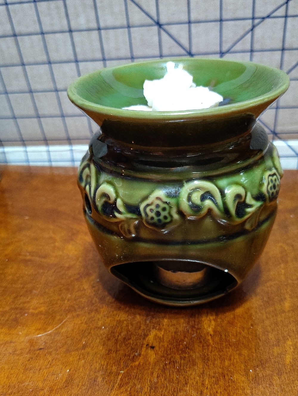 Green Floral Glazed Ceramic Oil Burner